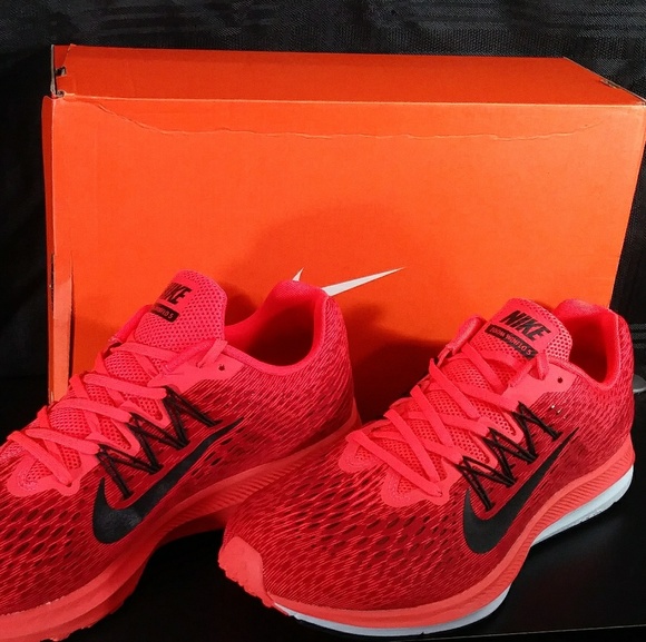 NEW! Nike Zoom Winflo 5 Bright Crimson - Picture 2 of 5
